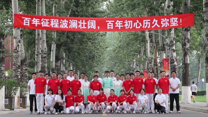 能源师生参加庆祝中国共产党成立100周年系列重大活动师生合影