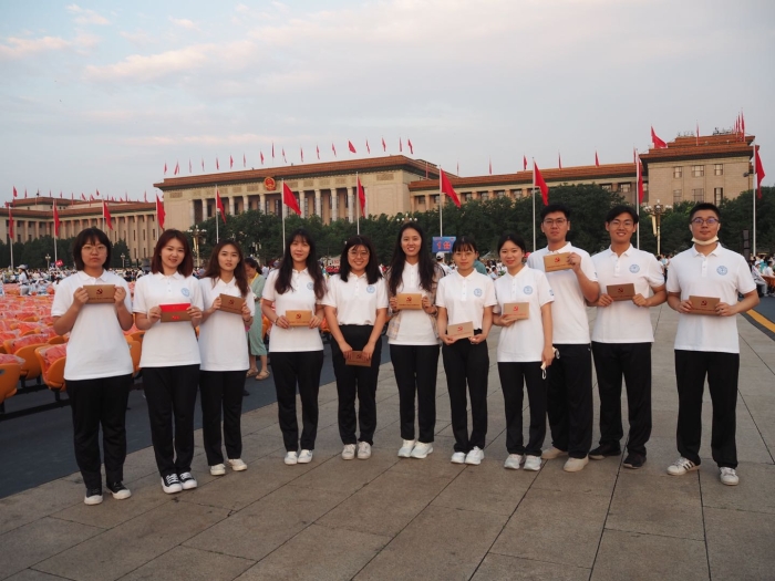 能源师生参加庆祝中国共产党成立100周年大会合影 能源师生参加庆祝中国共产党成立100周年大会合影