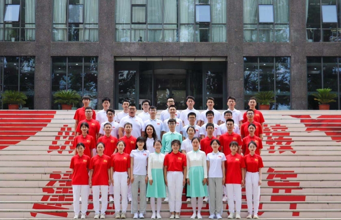 能源师生参加庆祝中国共产党成立100周年系列重大活动合影