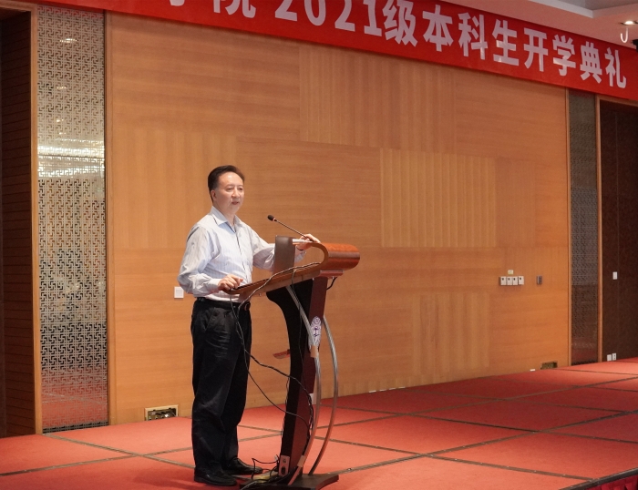 教师代表李治平教授发言